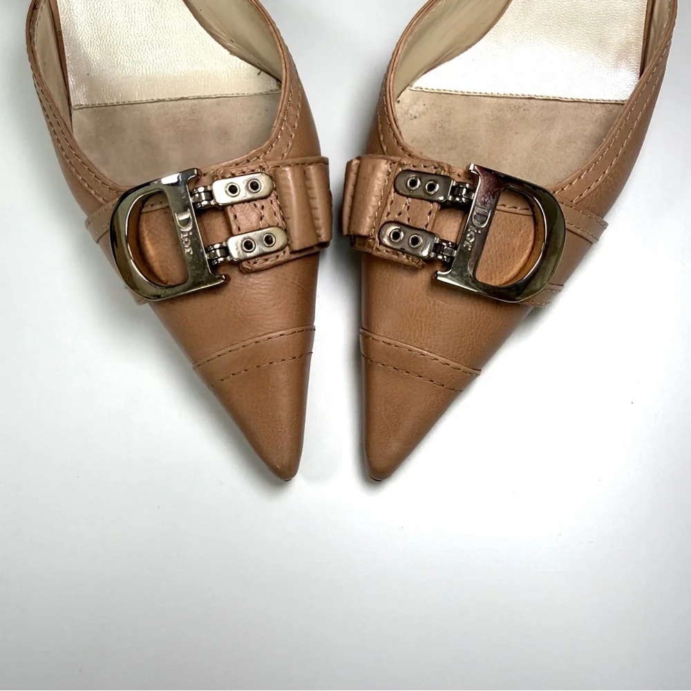 Vintage Dior tan leather pointed-toe mule heels with D buckle, size US 7 - Picture 5 of 8